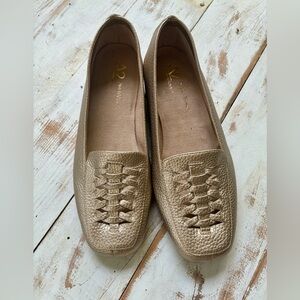 AEROSOLES A2 Alabaster slip-on shoes loafers 8M metallic vegan leather NWOB